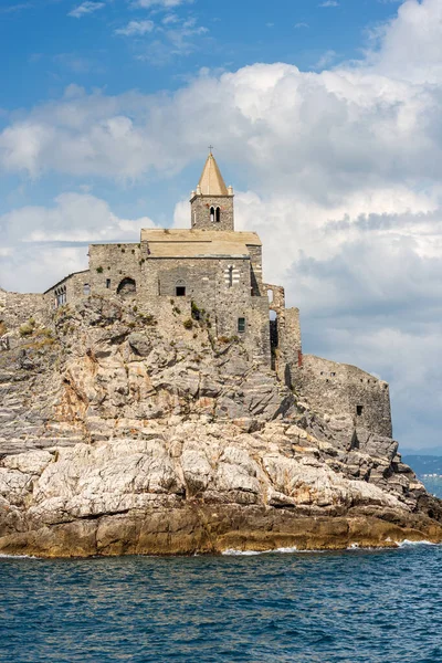 Inlandet Portovenere Eller Porto Venere Den Medeltida Kyrkan San Pietro — Stockfoto