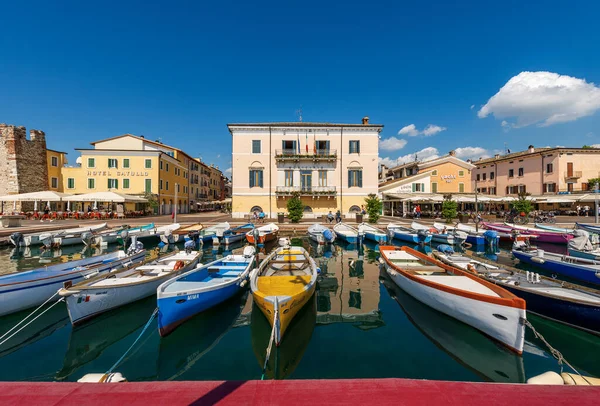 Bardolino Italy Mei 2021 Pelabuhan Desa Kecil Bardolino Dengan Perahu — Stok Foto