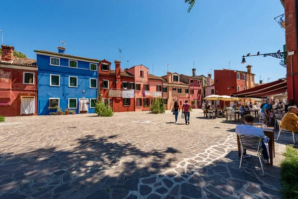 Burano Itálie Června 2021 Ostrov Burano Malými Domky Zářivými Barvami — Stock fotografie