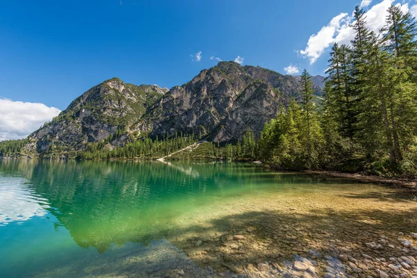 Lago Braies Pragser Wildsee Lago Alpino Los Picos Montaña Los — Foto de Stock