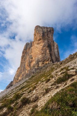 Drei Zinnen veya Tre Cime di Lavaredo (Lavaredo 'nun üç tepesi), Dolomitlerin ünlü dağ zirveleri, UNESCO dünya mirası alanı, Trentino-Alto Adige ve Veneto, İtalya, Avrupa.