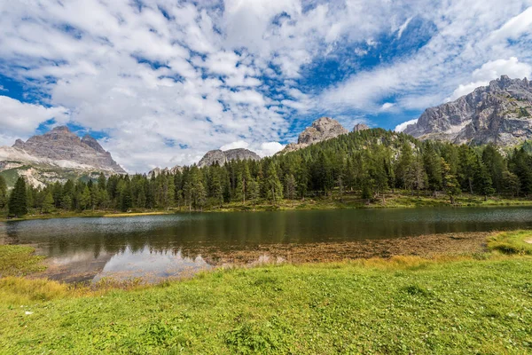 世界遺産ランキングアントルノ湖とドロミテ湖 Lake Antorno Dolomites Drei Zinnen Tre Cime Lavaredo イタリア — ストック写真