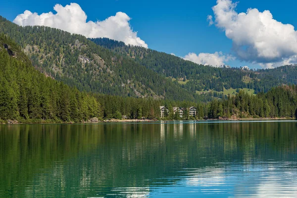 Pragser Wildsee Lago Braies Pequeno Lago Alpino Bonito Vale Braies — Fotografia de Stock