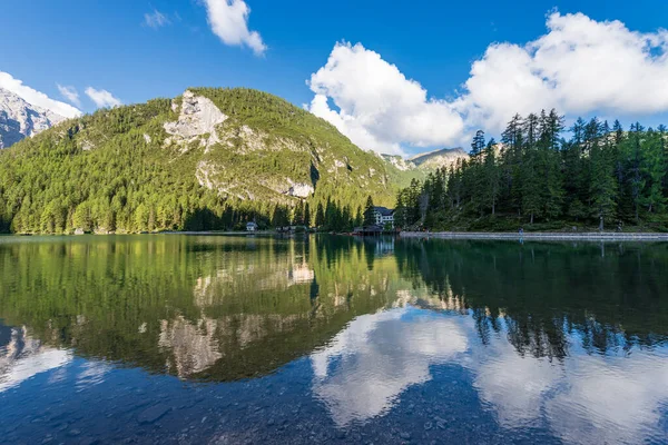 Lago Braies Lago Braies Pragser Wildsee Pico Montaña Croda Del — Foto de Stock