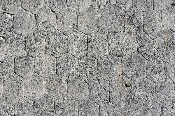 Mur de pierre avec hexagones irréguliers — Photo