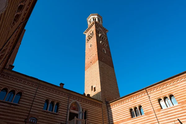 Lamberti Tower e Ragione Palcae - Verona Itália — Fotografia de Stock