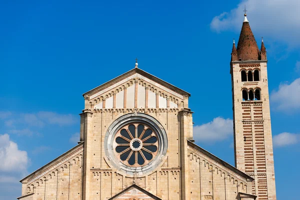 サン ・ ゼーノ ヴェローナ - イタリアの大聖堂 — ストック写真