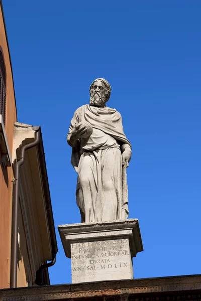 Girolamo Fracastoro Statue - Verona Italy — Stock Photo, Image