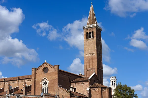 Die kirche von santa anastasia - verona italien — Stockfoto