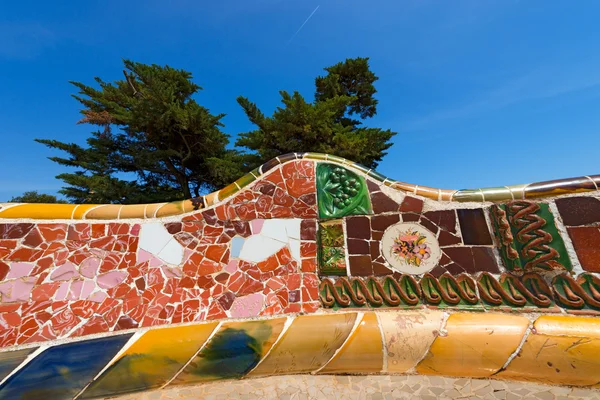 Keramische bank park guell - barcelona Spanje — Stockfoto