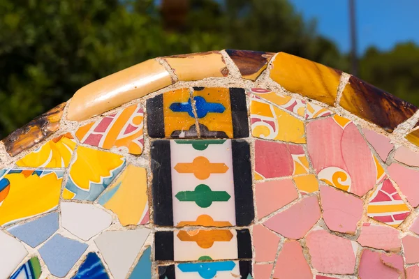 Keramische bank park guell - barcelona Spanje — Stockfoto