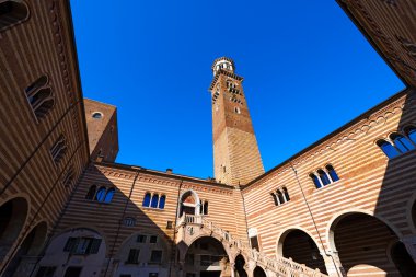 Lamberti Kulesi ve ragione Sarayı - verona, İtalya