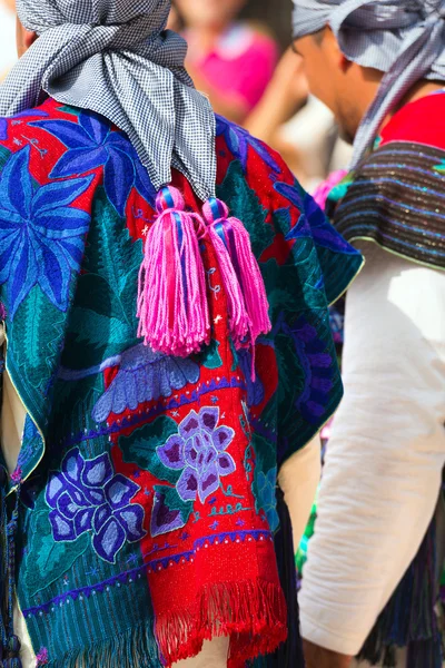 Mexikanska klänning - zinacantan chiapas Mexiko — Stockfoto