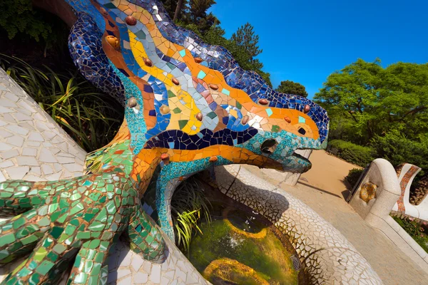 Mozaïek salamander - park guell - barcelona — Stockfoto