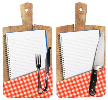 Boş defter eski ahşap kesme tahtaları üzerinde