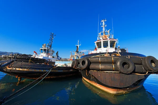 Tres remolcadores en el puerto —  Fotos de Stock