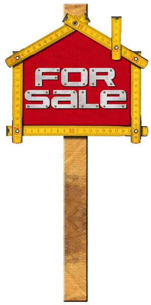 Dom/mieszkanie sprzedaż znak - metrowy drewniany — Zdjęcie stockowe