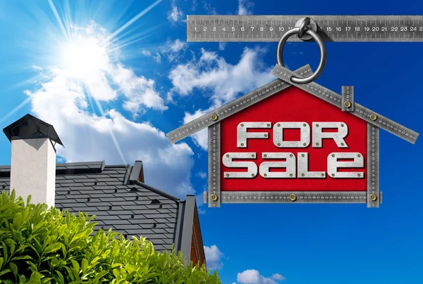 Dom/mieszkanie sprzedaż znak - metalowych miernika — Zdjęcie stockowe