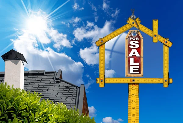 Huis voor verkoop Sign - houten Meter — Stockfoto