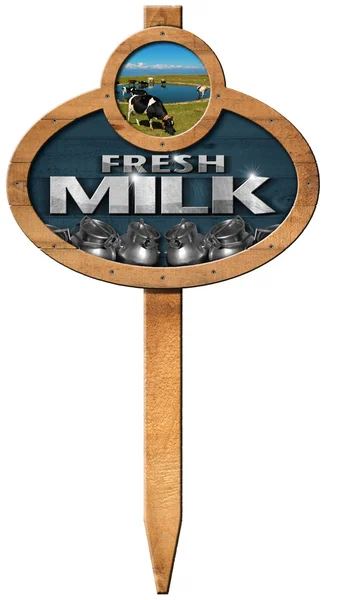 Свежее молоко - Деревянный знак с полюсом — стоковое фото