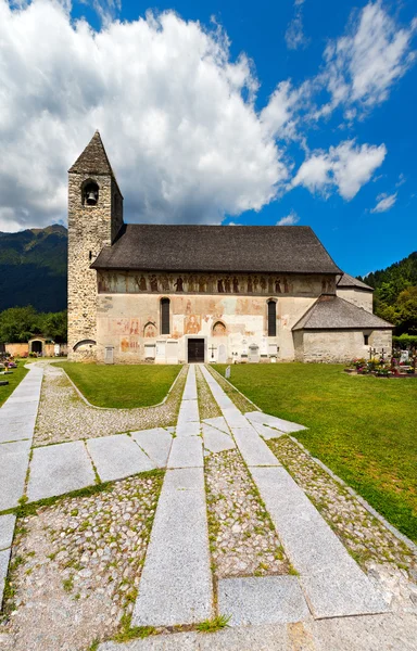 Igreja de San Vigilio com Dança Macabra - Pinzolo — Fotografia de Stock