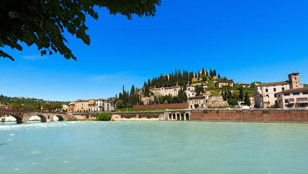 Hill y Ponte Pietra - Verona Italia —  Fotos de Stock