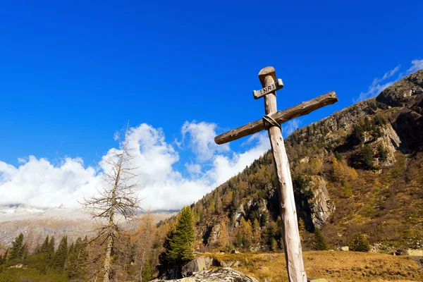 Ahşap Cross - İtalyan Alpleri — Stok fotoğraf