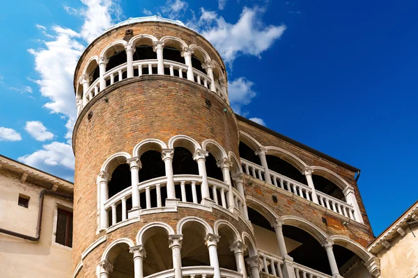 Scala Contarini del Bovolo - Venezia Italia — kuvapankkivalokuva