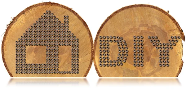 Dieb und Haussymbol an Baumstämmen — Stockfoto