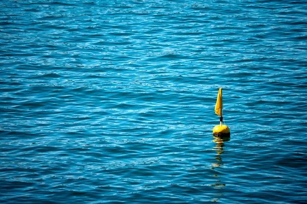 Bouée jaune pour filet de pêche — Photo