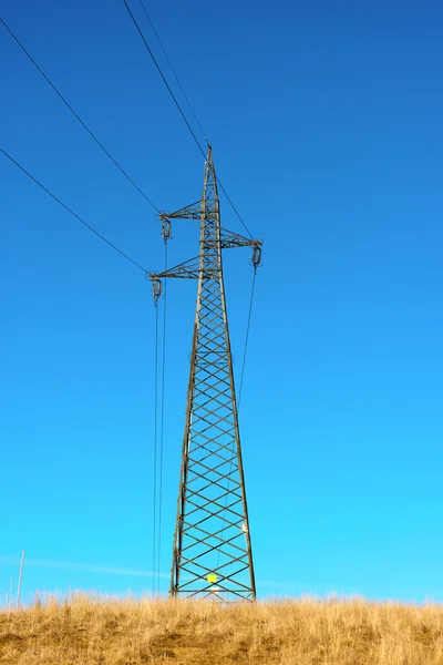 電線の送電鉄塔 — ストック写真