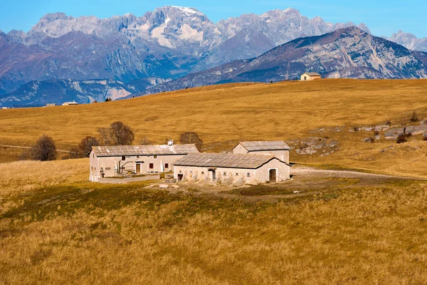 Gård hus - Lessinia Italien — Stockfoto