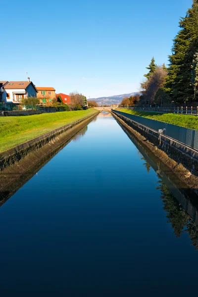 Irrigation Canal in Verona Italy — Stock Photo, Image