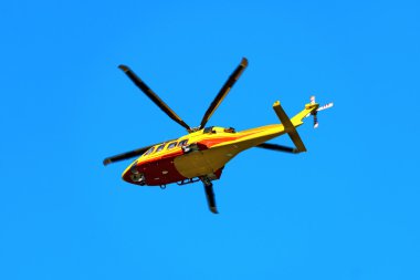 Kurtarma helikopteri İtalyan Alpleri'nde