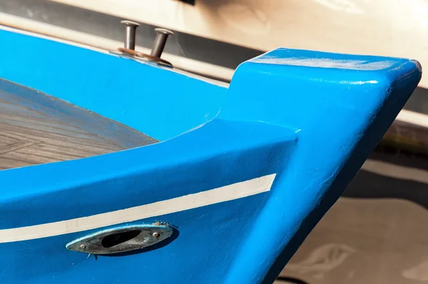 Mavi ise kürek teknesi — Stok fotoğraf