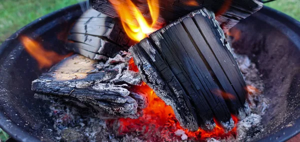 Mooie Vurige Achtergrond Sluiten Van Brandend Brandhout Vuur — Stockfoto