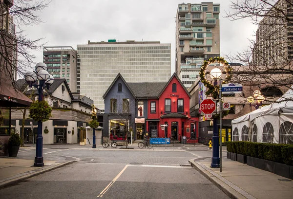 Downtown Toronto Alte Und Neue Gebäude Weihnachtsvorbereitungszeit Bäume Kranz Girlanden — Stockfoto