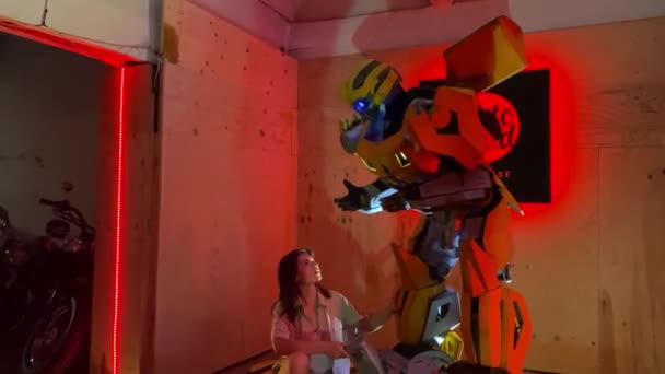 Dnipro Ukraine August 2020 Girl Charlie Watson Stands Robot Transformer — Stock Video