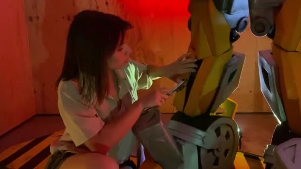 Dnipro Ukraine August 2020 Girl Charlie Watson Sits Robot Transformer — Stock Video