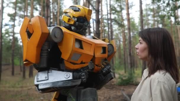 Dnipro Ukraina Augusti 2020 Cosplayer Bild Robot Transformator Bumblebee Från — Stockvideo