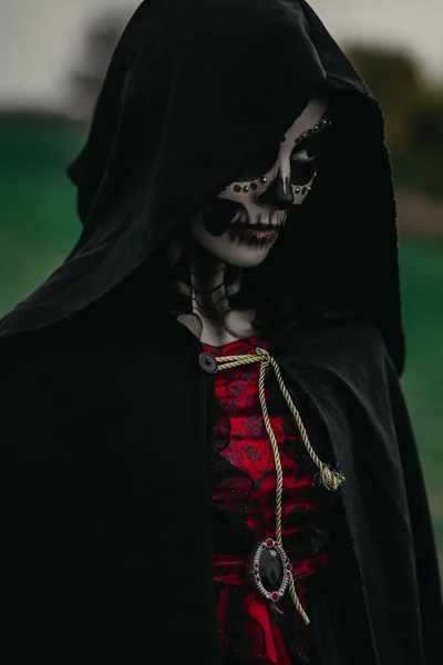 Porträt Einer Jungen Frau Halloween Kostüm Des Todes Mit Gemaltem — Stockfoto