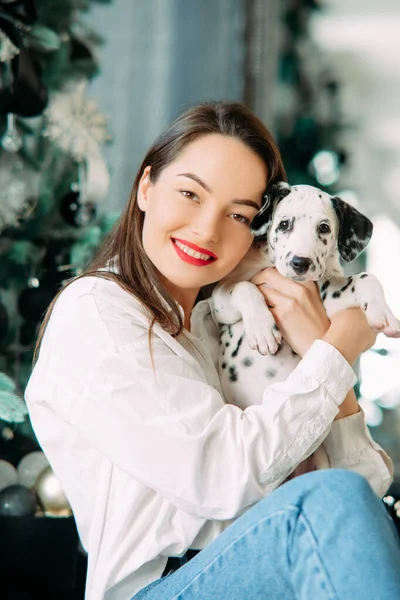 Young Woman Sits Floor Christmas Tree Decorations Plays Puppy Dalmatian — Stock Photo, Image
