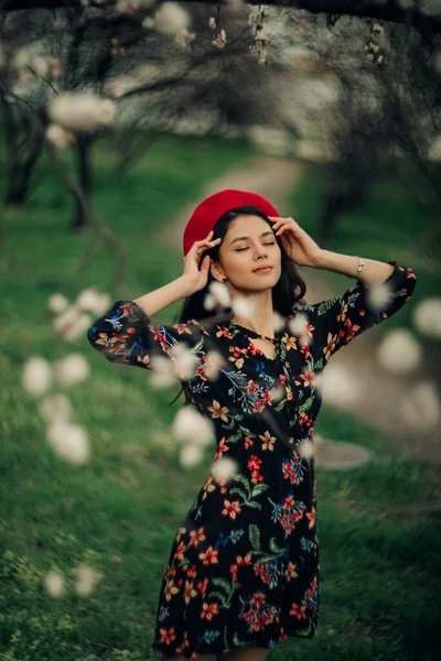 Young Brunette Woman Stands Enjoys Garden Spring Blossoming Apricot Trees — 图库照片