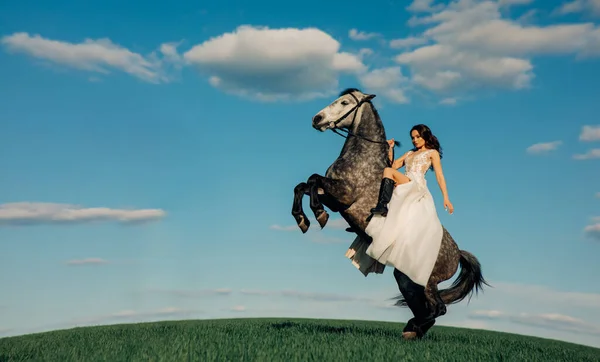 Bride Long White Dress Sits Horseback Rearing Horse Background Sky — Stock Photo, Image