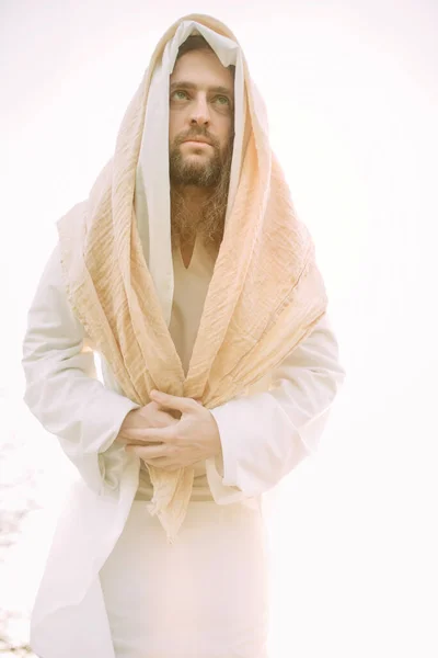 Jesucristo Pie Vestido Con Túnica Blanca Tradicional Sobre Fondo Del — Foto de Stock