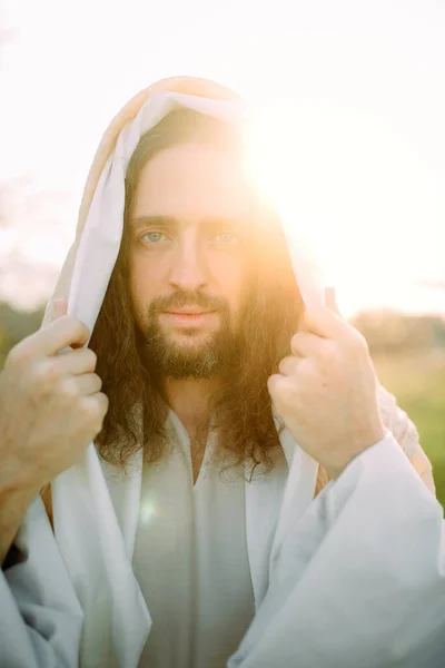 Ritratto Gesù Cristo Piedi Prato Vestito Della Sua Tradizionale Veste — Foto Stock