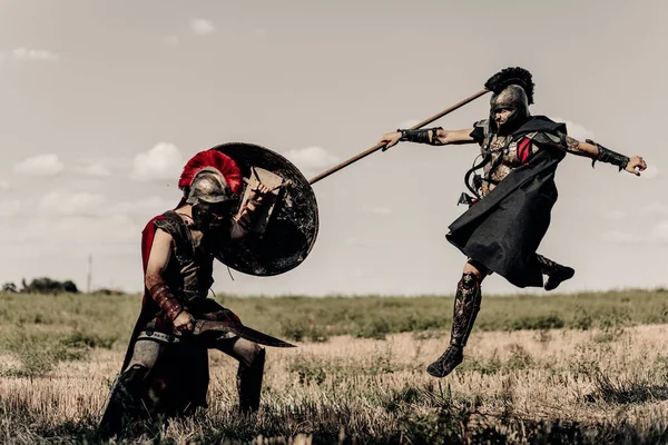 Batalha Com Lança Espada Entre Dois Antigos Guerreiros Gregos Romanos — Fotografia de Stock