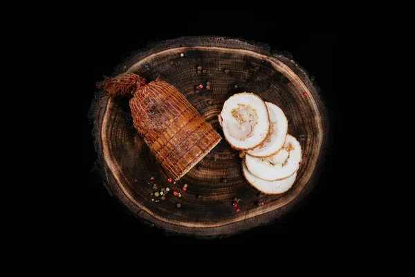 Smoked meat fragrant juicy, on a wooden board. Top view. — Stock Photo, Image