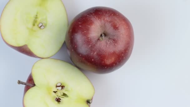 Close up of fresh red apples in the basket. Whole and halves. — Stock Video