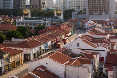 Büyük Camii salonu ile tarihi cadde boyunca evler